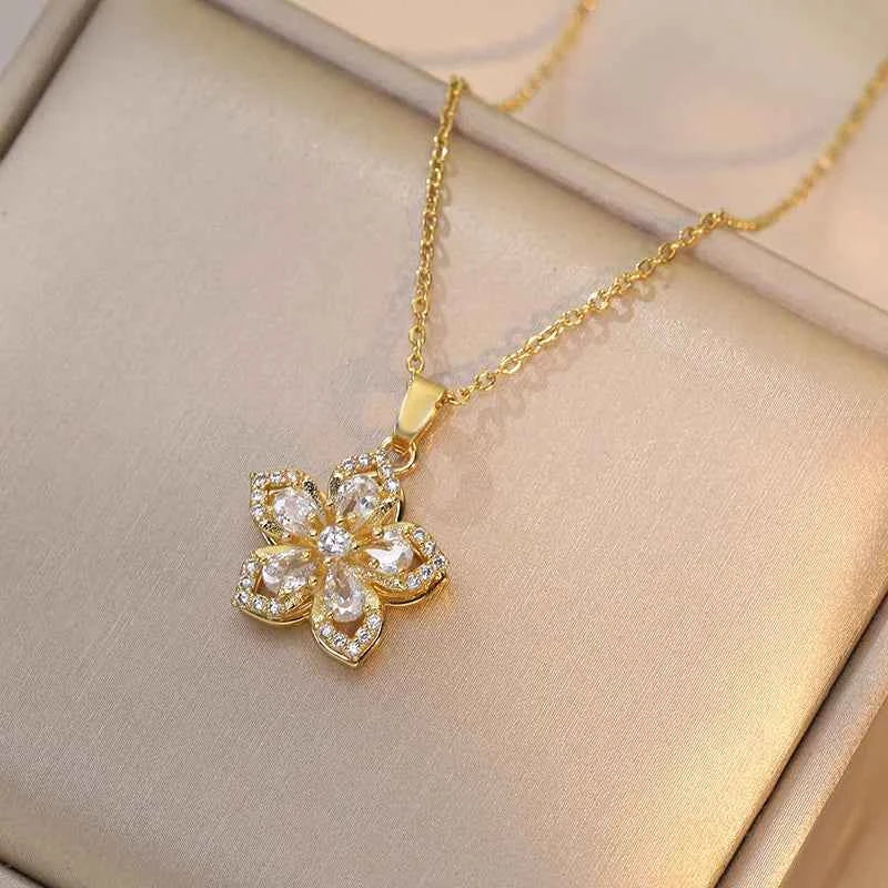 Luxury Spin Zircon Flower Pendant Necklace For Women